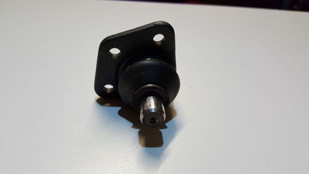 SWORZEŃ WAHACZA na dole z obu stron VW Scirocco ,Golf I ,Porsche 924    Z-3081,171407365C ,171407365D