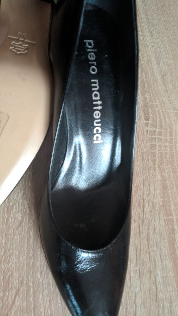 Продаються італійські жіночі туфлі piero matteucci.