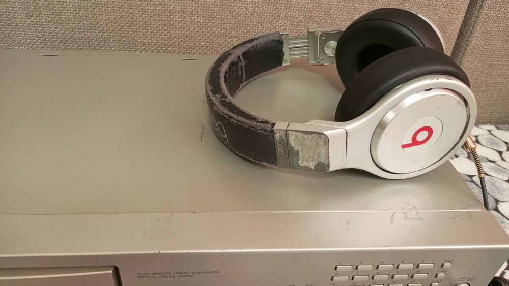 Sony cdp-461 / monster beats pro