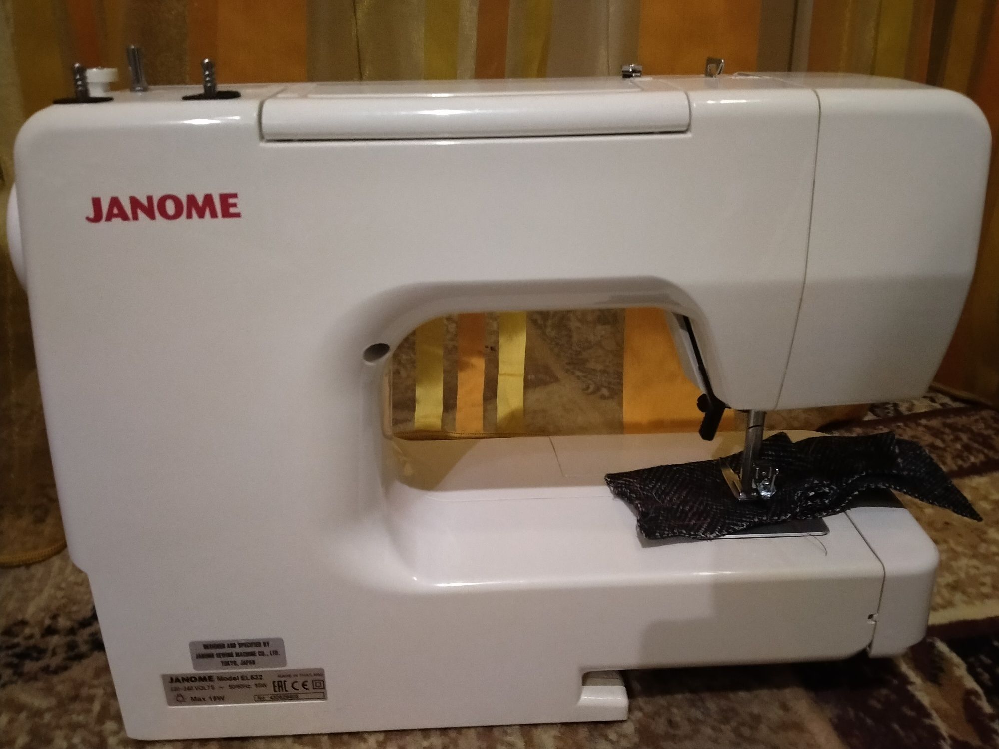 Продам швейную машинку janome в хорошем состоянии