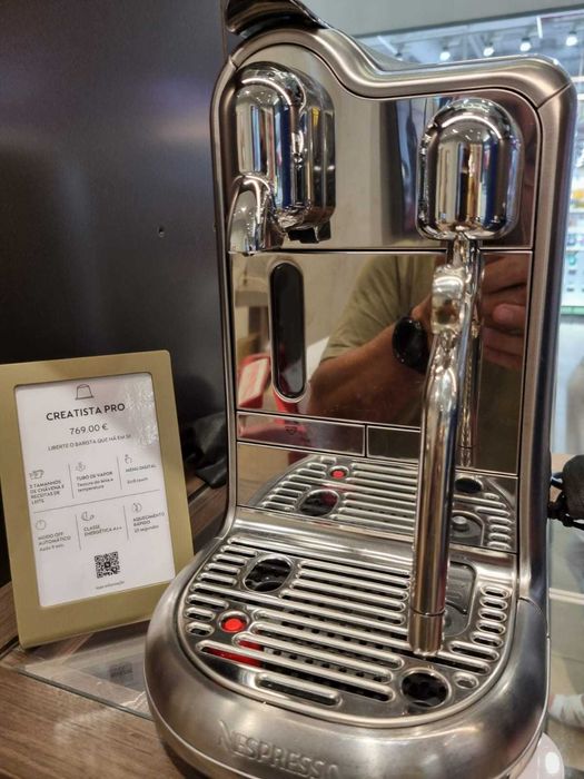 Máquina de Café Creatista Pro Nespresso NOVA