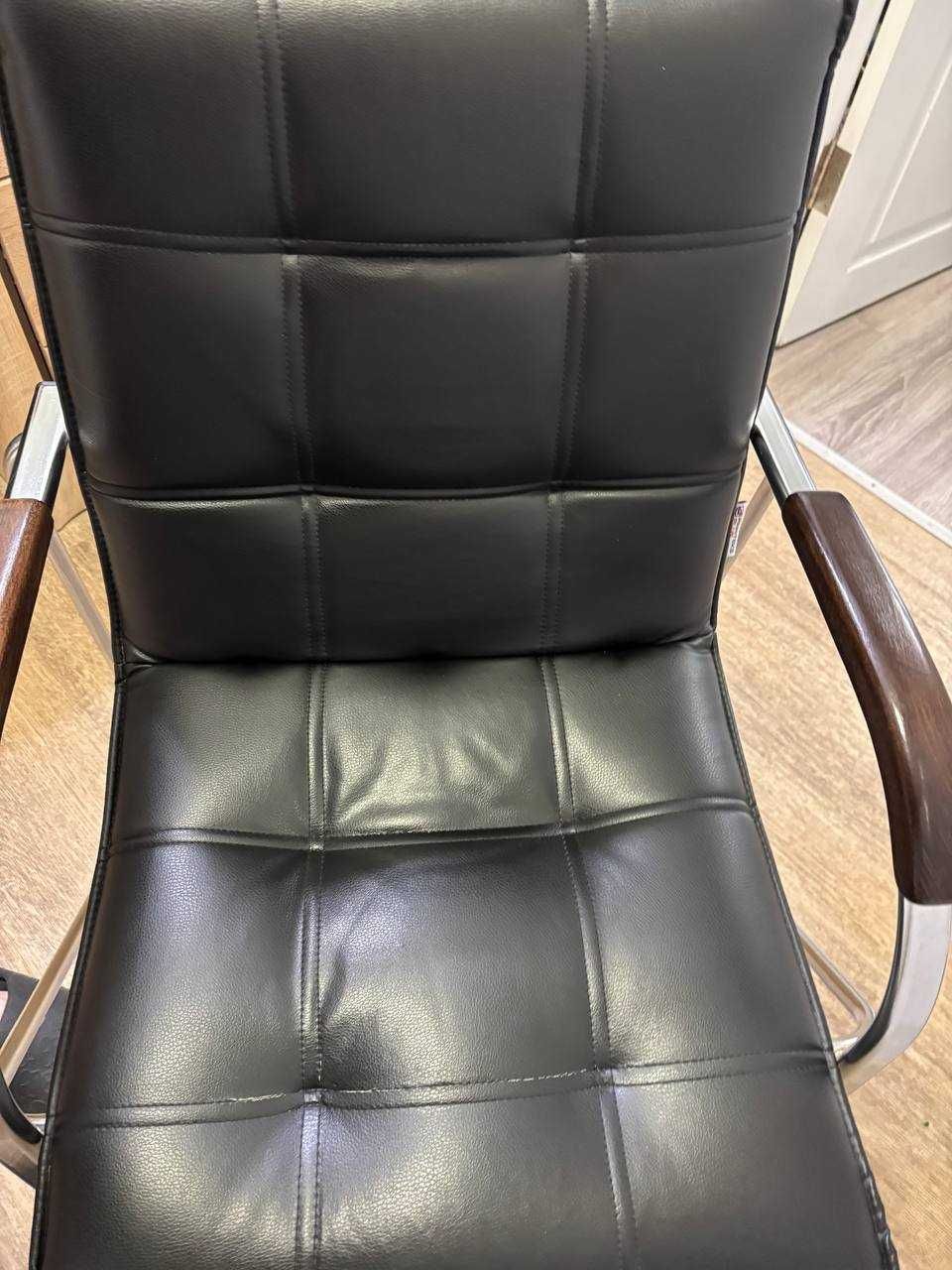 Крісло конференційне Primteks Plus Stella Wood Chrome Чорне