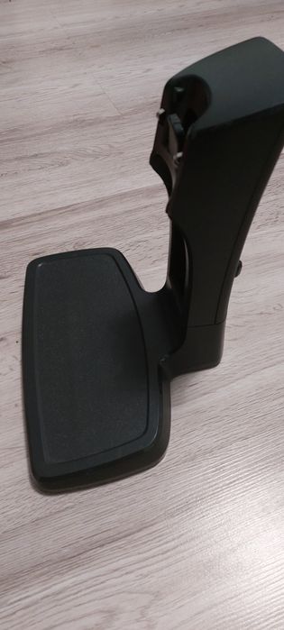 Стійка зарядного пристрію для пилесоса Electrolux.