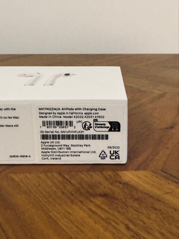 Oryginalne pudełko po Apple AirPods 2. generacji