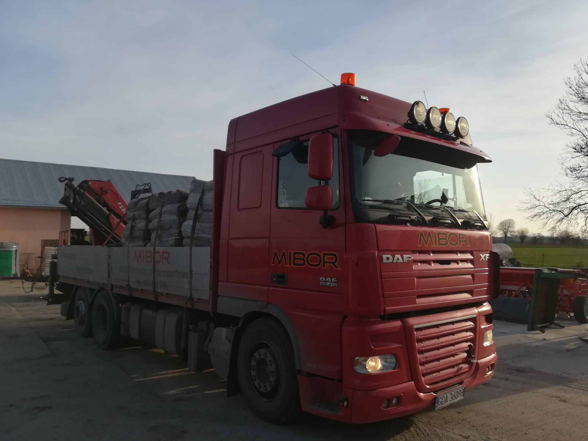 Trawa z rolki/Producent/Transport