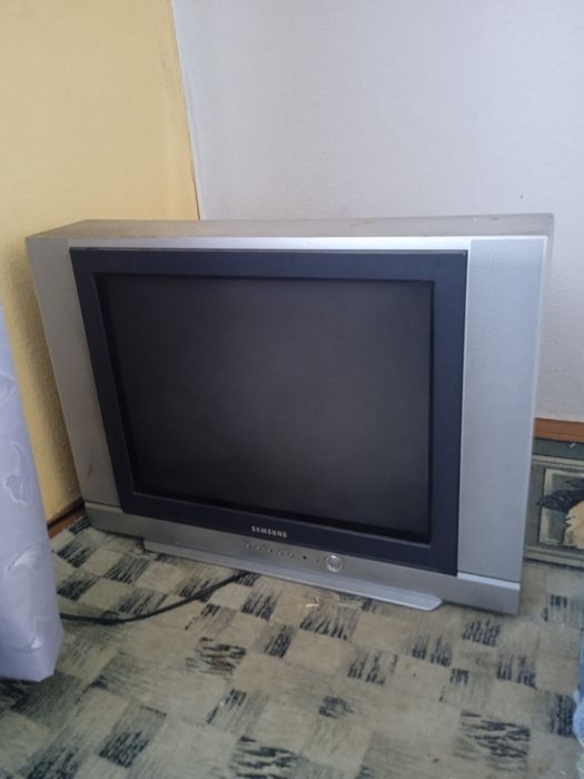 Робочий кольоровий телевізор