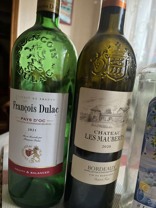 Бутылки из-под элитных вин Испания,  Франция герб, корковая пробка