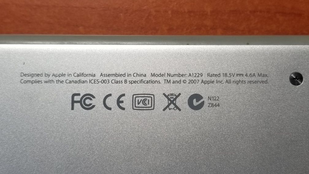Apple MacBook Pro 17' A1229 не вмикається.