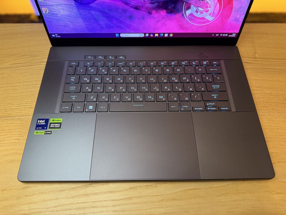 Asus rog zephyrus G16 OLED, rtx4070, ultra 9, 240hz