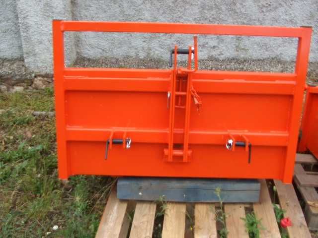 Tractor Kubota 4x4 com carregador frontal e fresa