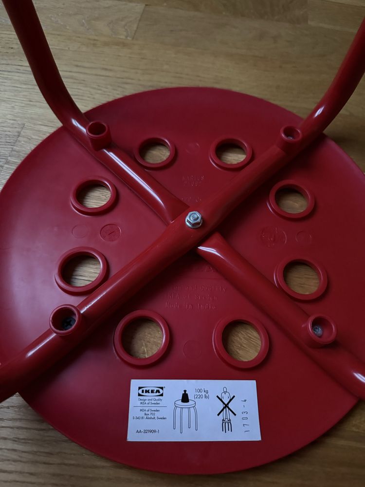 Czerwony stołek / taboret kuchenny IKEA Marius + poduszka (4 szt)