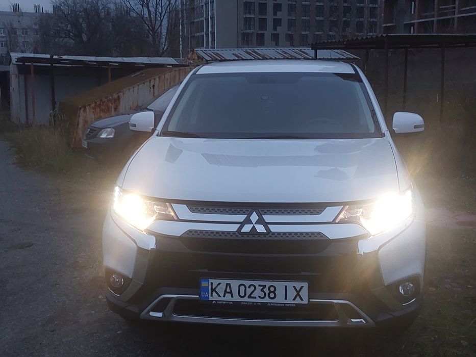 Продам митсубиси отлендер