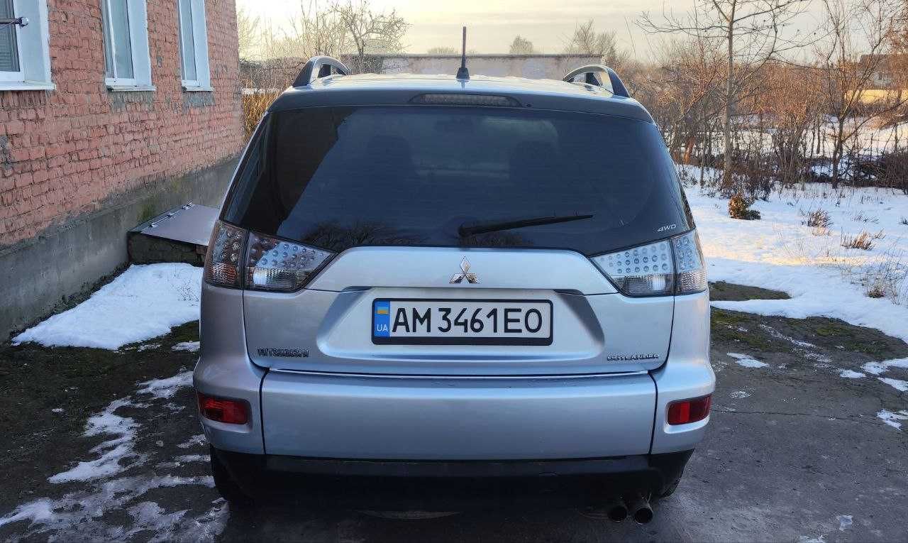 Продам автомобіль Mitsubishi Outlander  XL