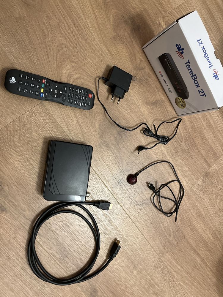 Dekoder dvb t2 z przewodem hdmi i z dodatkowym czujnikiem podczerwieni