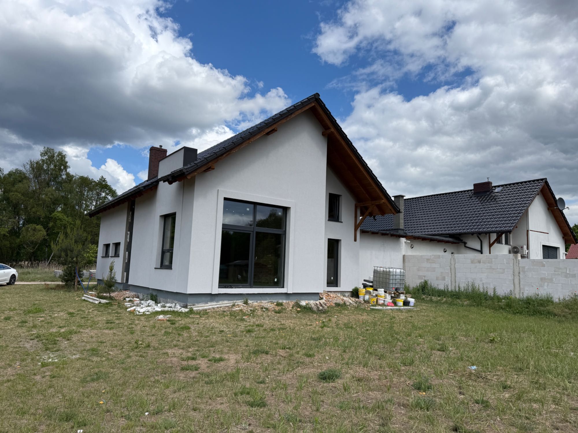 Sprzedam dom w zabudowie bliźniaczej z dwoma garażami