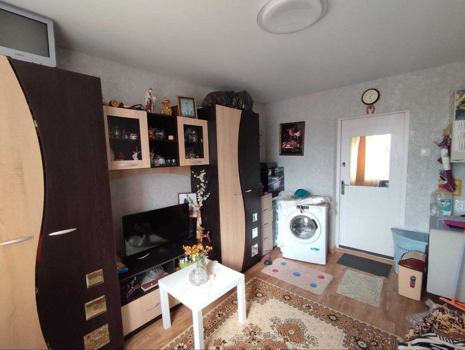 Хороша кімната в гуртожитку, середній поверх, все залишається