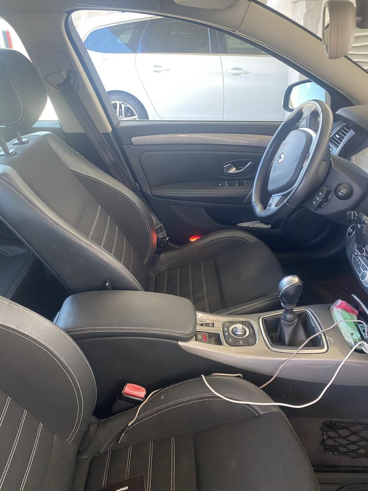 Renault Laguna 2.0 em excelente estado do ano de 2013 de junho