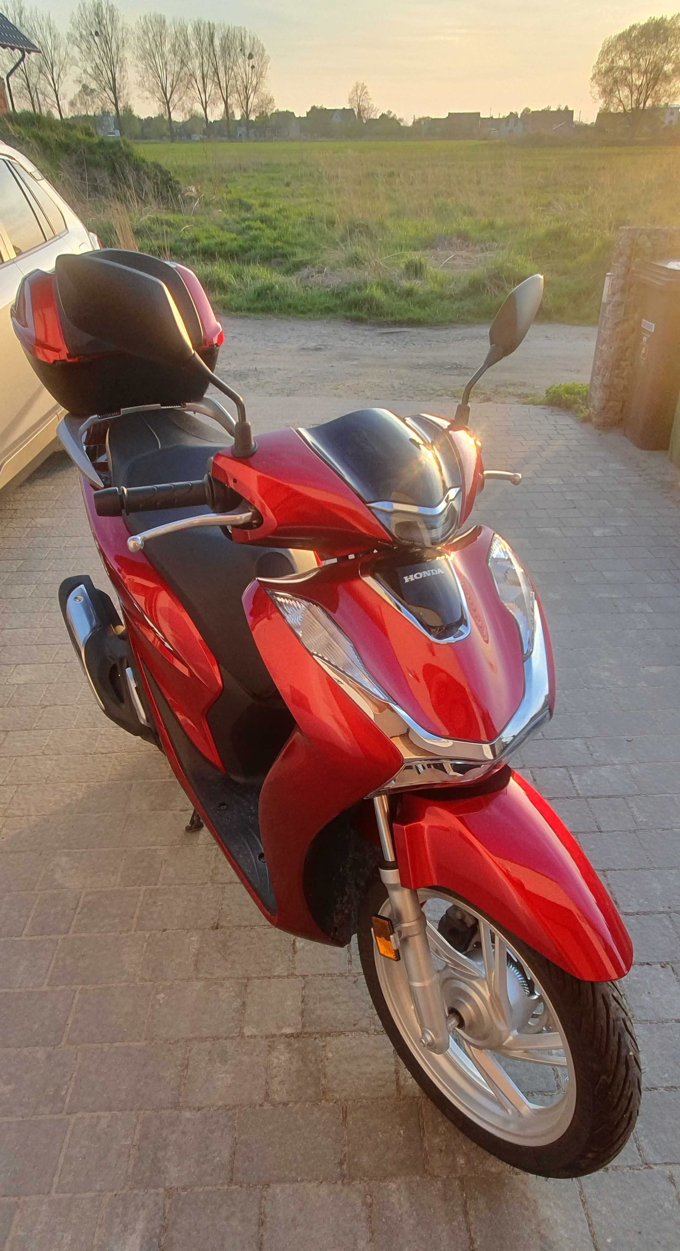 Skuter Honda SH 125 z 2022, bezwypadkowy, z polskiego salonu, jak nowy