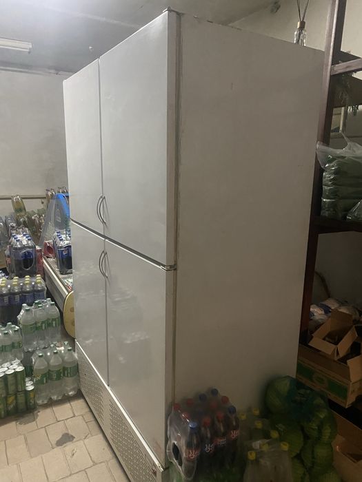 Холодильна шафа закритого типу