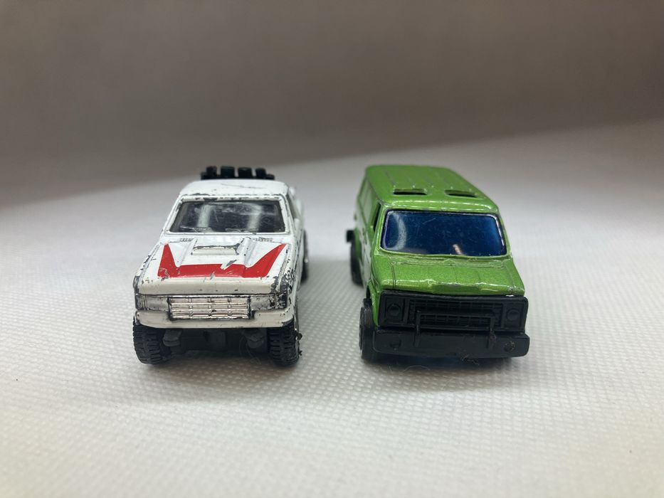 Samochodziki terenowe firmy Welly i Misto