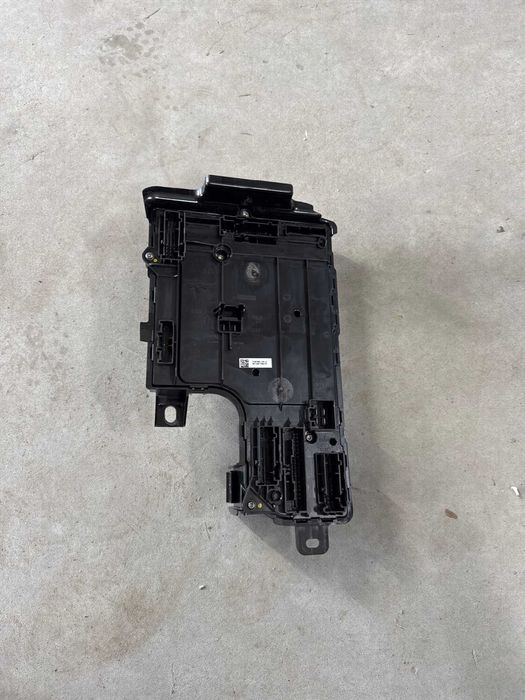 Боді контролер лівий Tesla Model y