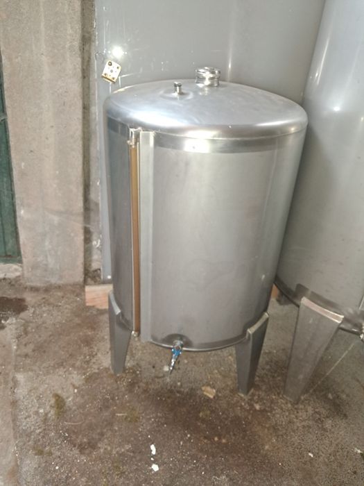 Depósitos em inox e prensa