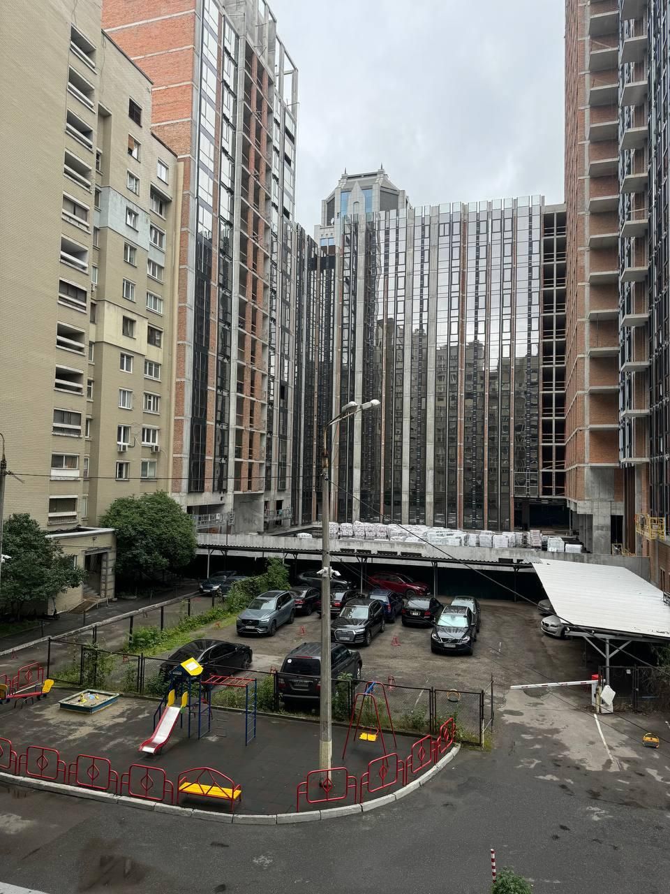 Продам 3-кімнатну кватиру в центрі, вулиця лабараторна 14 AM