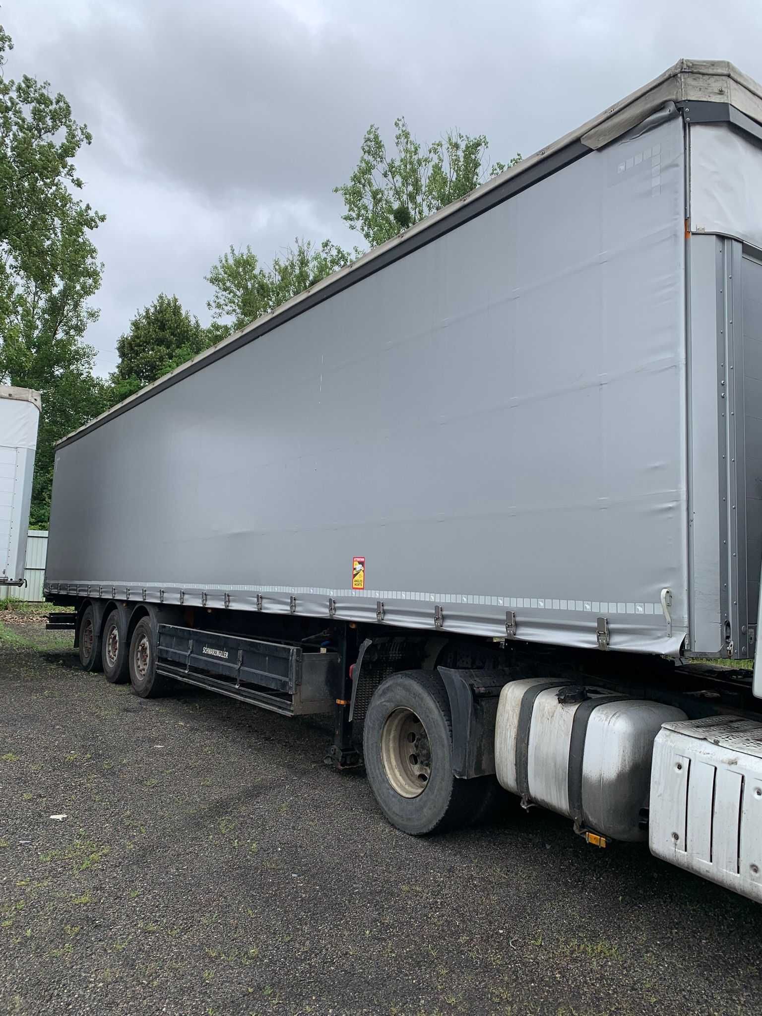 Schwarzmuller W-serie Mulda 8 metrów