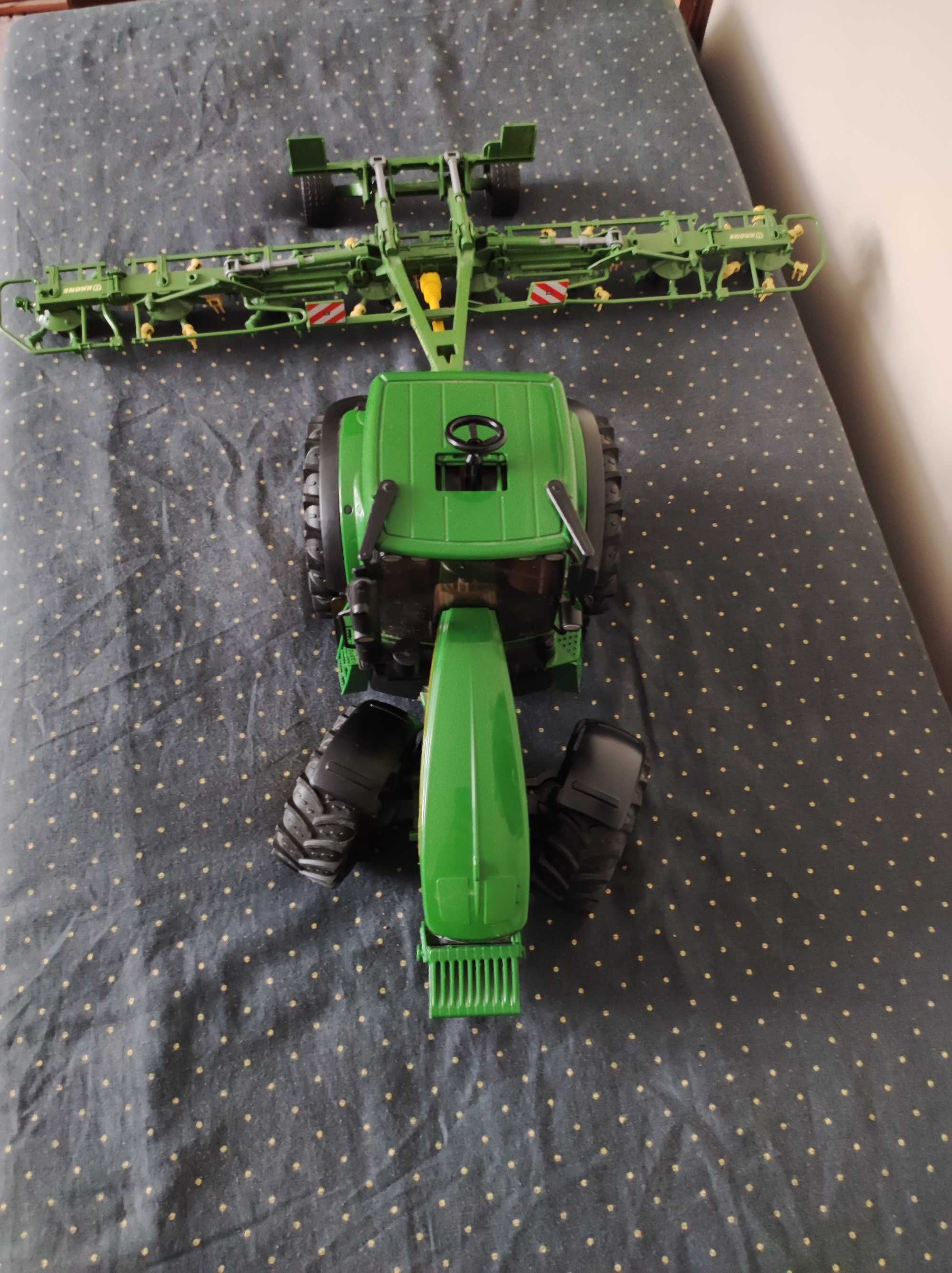 John Deere ze zbieraczka