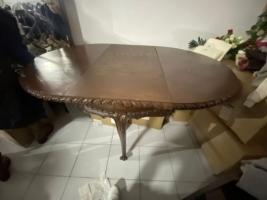 Mesa maciça oval e redonda