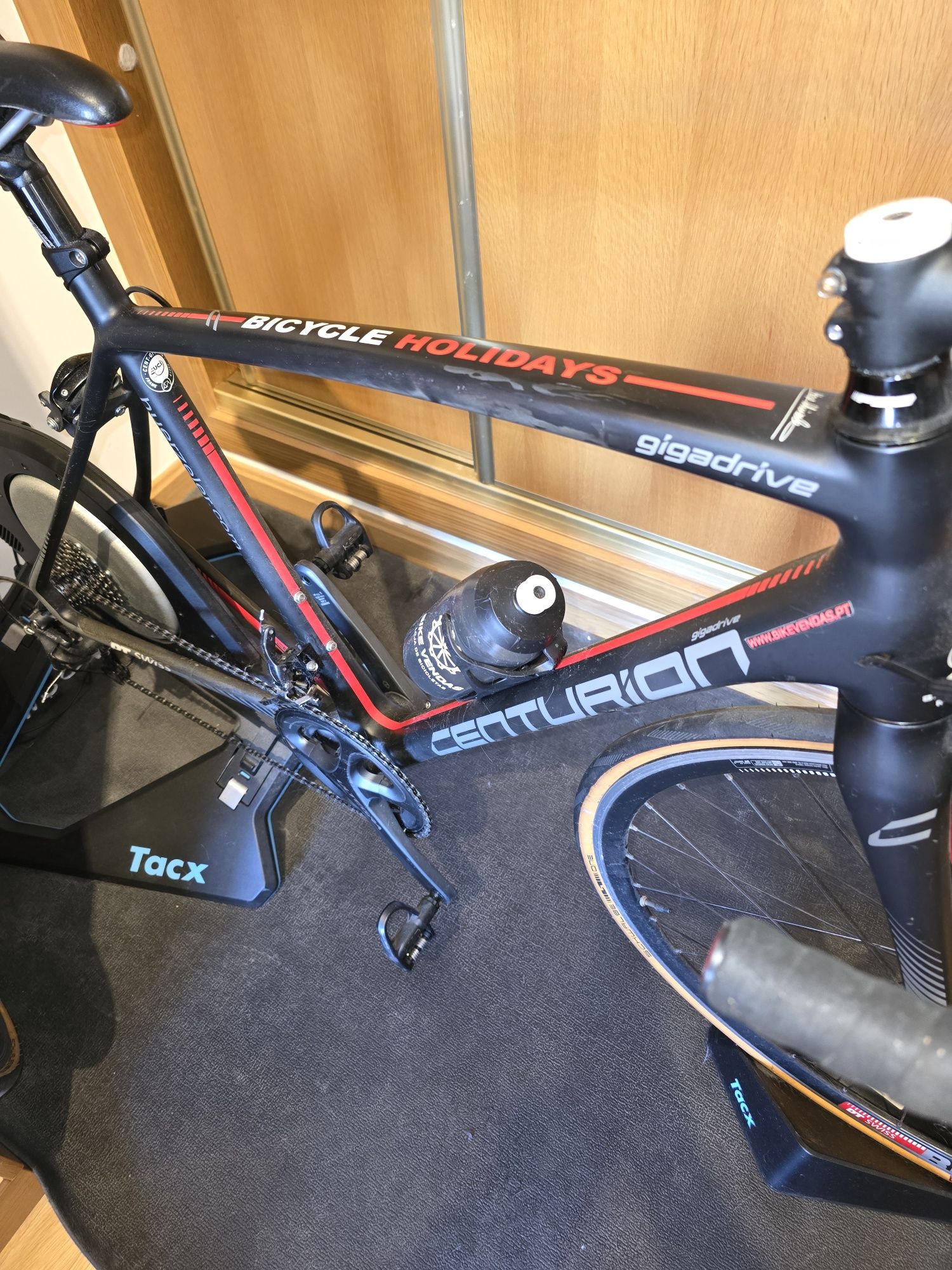 Rolo Tacx Neo 2T + bicicleta de estrada Centurion