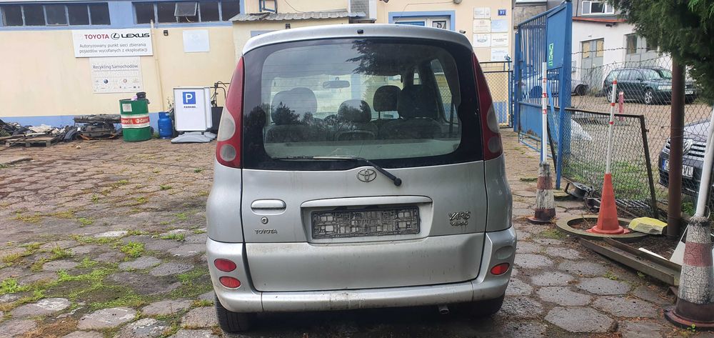 Tylna klapa drzwi bagażnika Toyota Yaris Verso kompletna z szybą