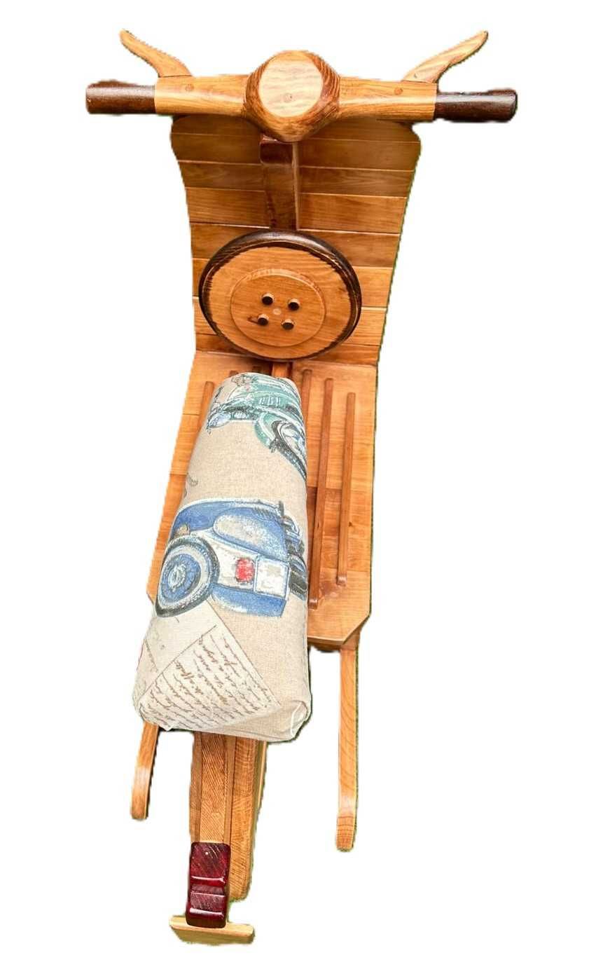 Baloiço de criança vespa em madeira, trabalho artesanal