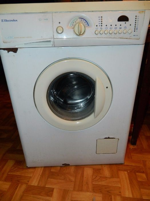 Стиральная машина Electrolux EWS 1046 на запчасти
