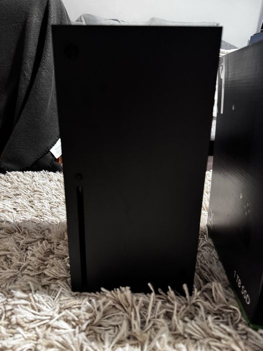 Xbox Series X konsola, 1 TB wraz z napędem, w zestawie 3 gry + 2 pady