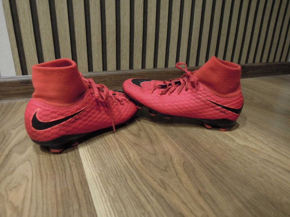 NIKE-czerwone BUTY Korki -37,5