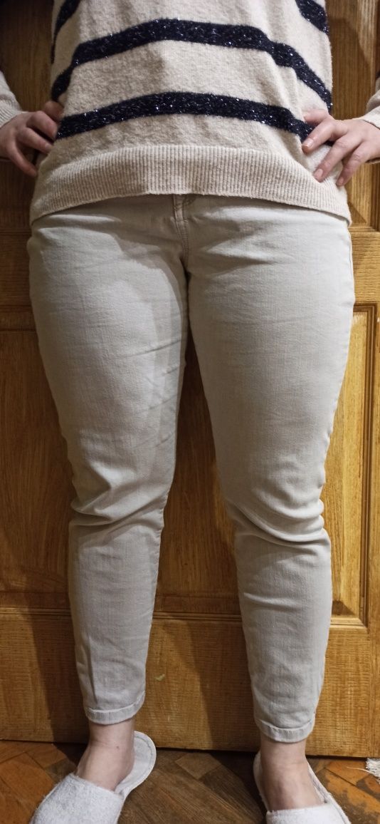 Джинсы штаны скинни летние разм М без дефектов олх доставка
На фото ро