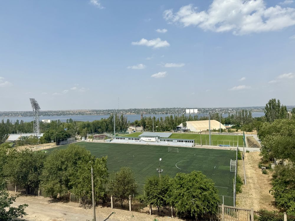 Трехкомнатная квартира с ремонтом,автономкой и видом на реку.
