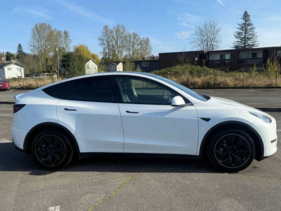 Tesla Model Y Long Range      2021