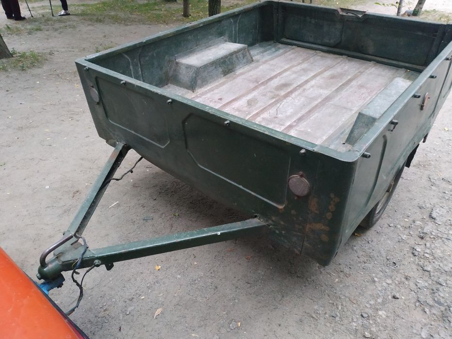 Легковий причеп заводський