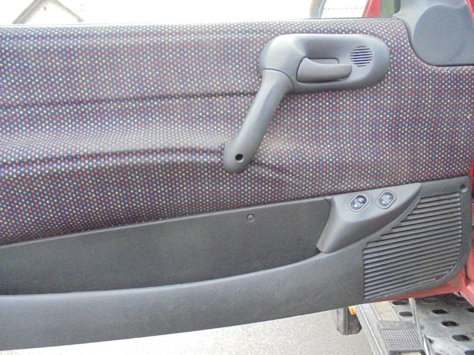 Opel Corsa B czerwona, 1.4 benzyna przeznaczona na części