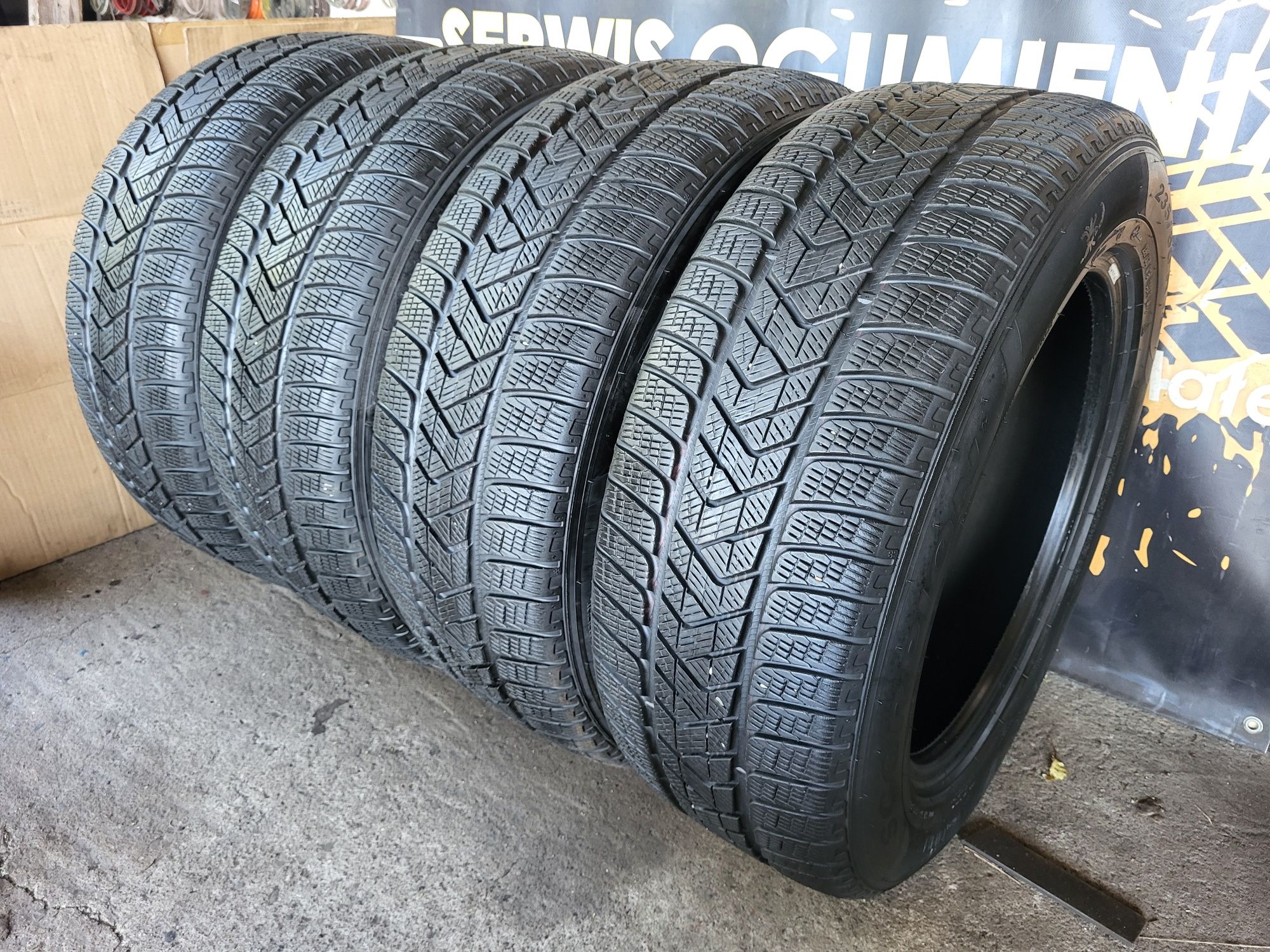 Opony zimowe 235/60/18 Pirelli 6,8mm