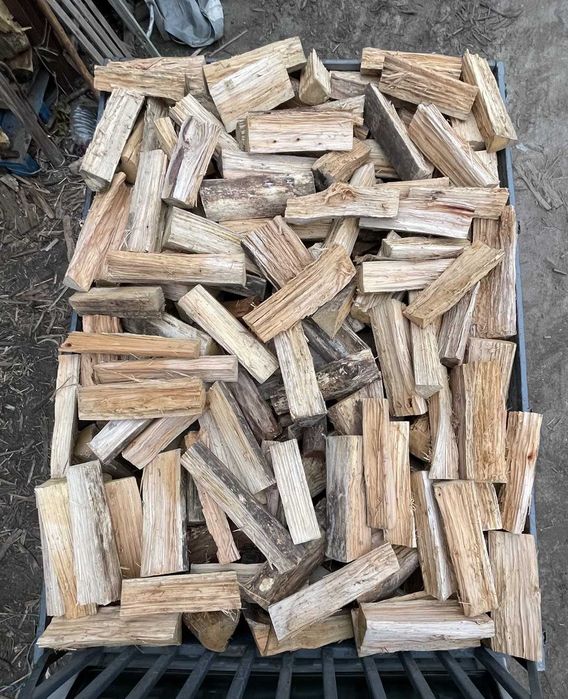 Lenha de eucalipto cortada