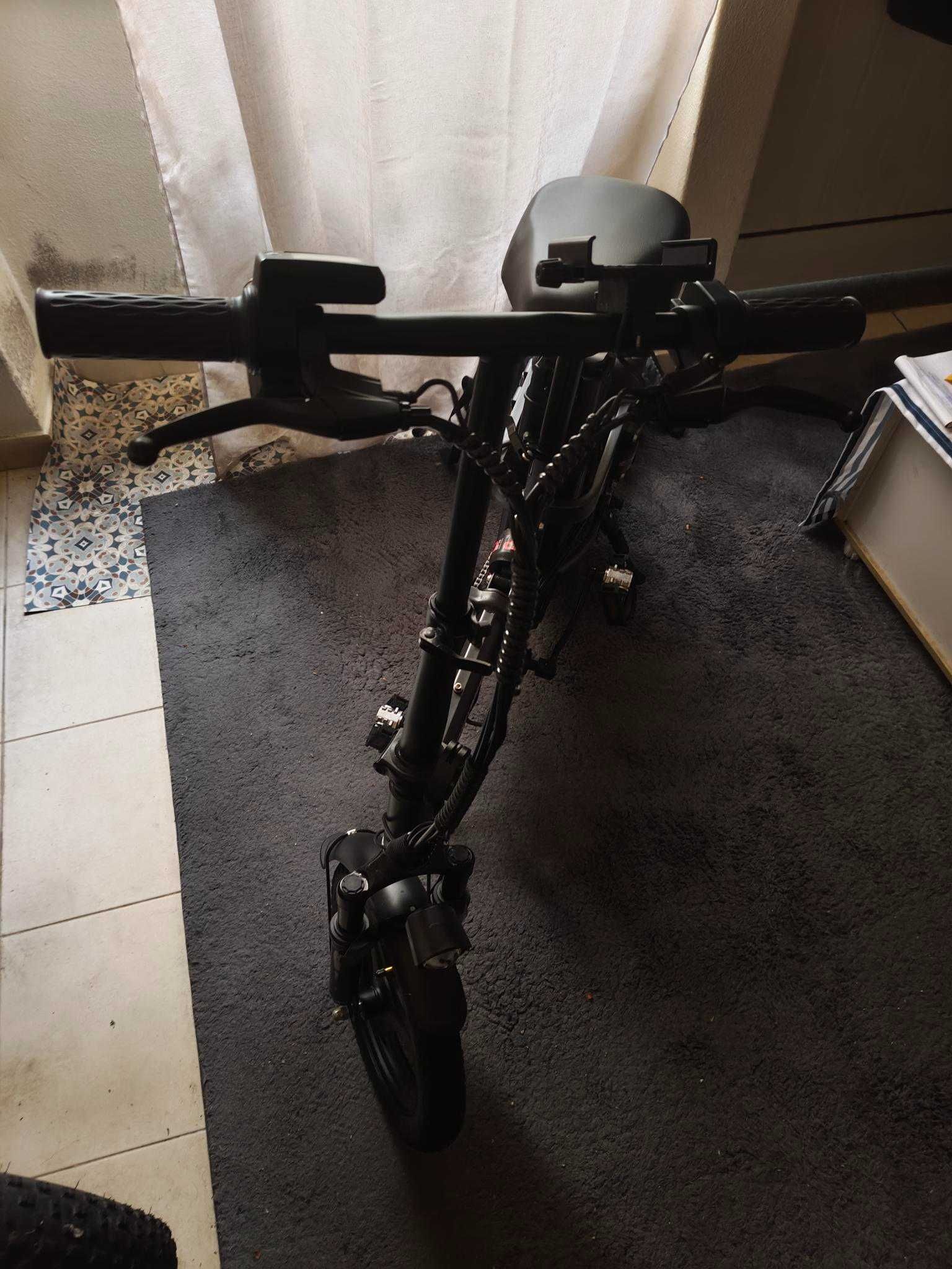 Bicicleta Elétrica HONEY WHALE S6 Pro 350W
35Km - H 48V 15Ah