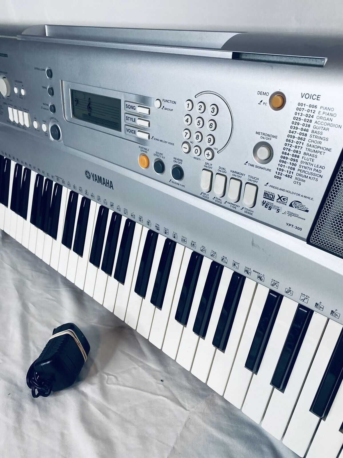 Синтезаторы Yamaha PSR E-304,E-303 61 клавиша динамика и еще 20 синтез