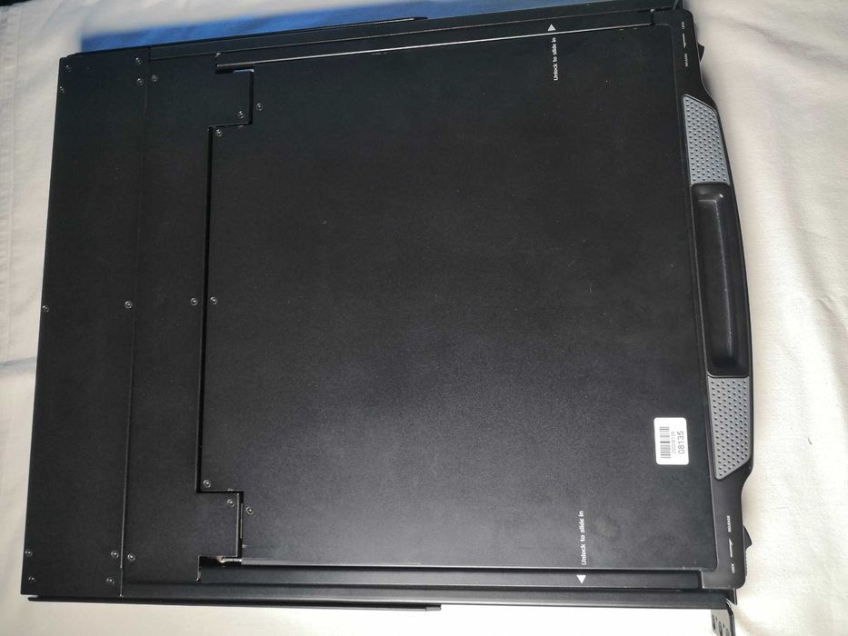 Aten CL1000M 17-calowa konsola LCD do szafy rack