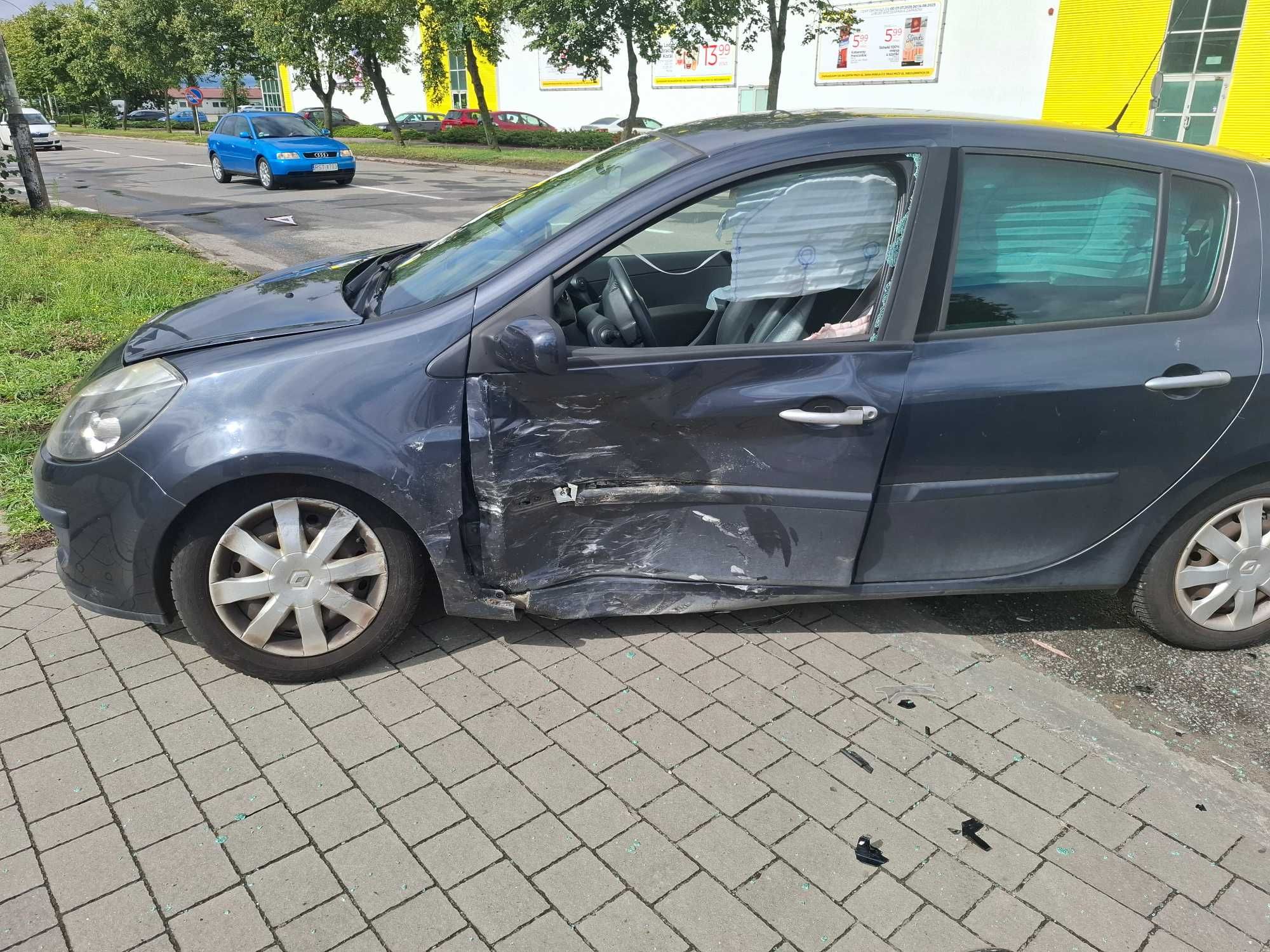 Renault Clio III uszkodzony
