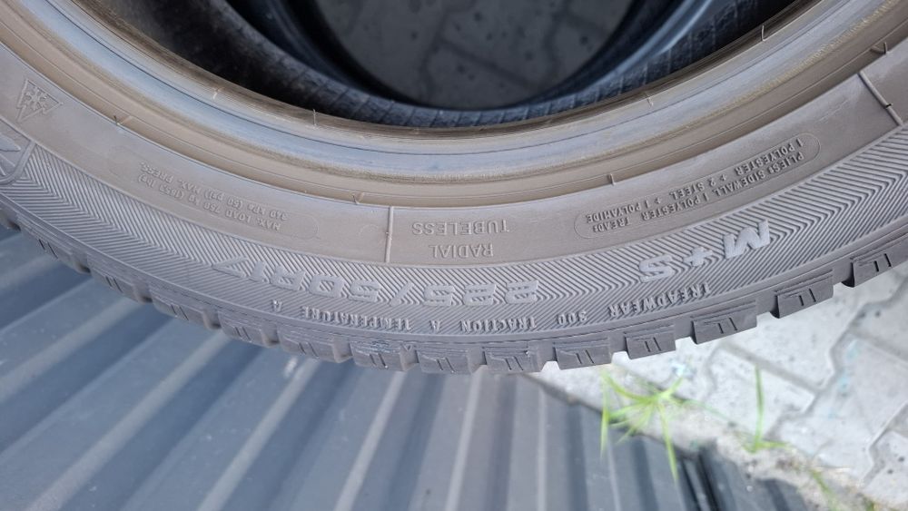 225/50/17 GoodYear Vector4season(S]