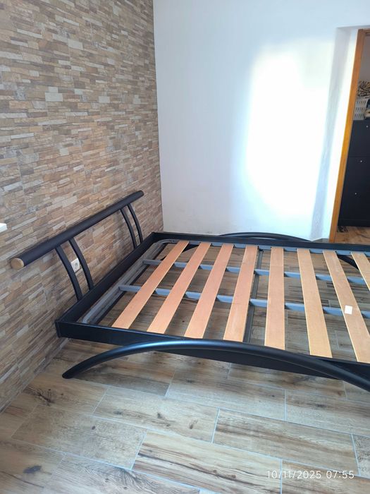 Cama de casal em ferro