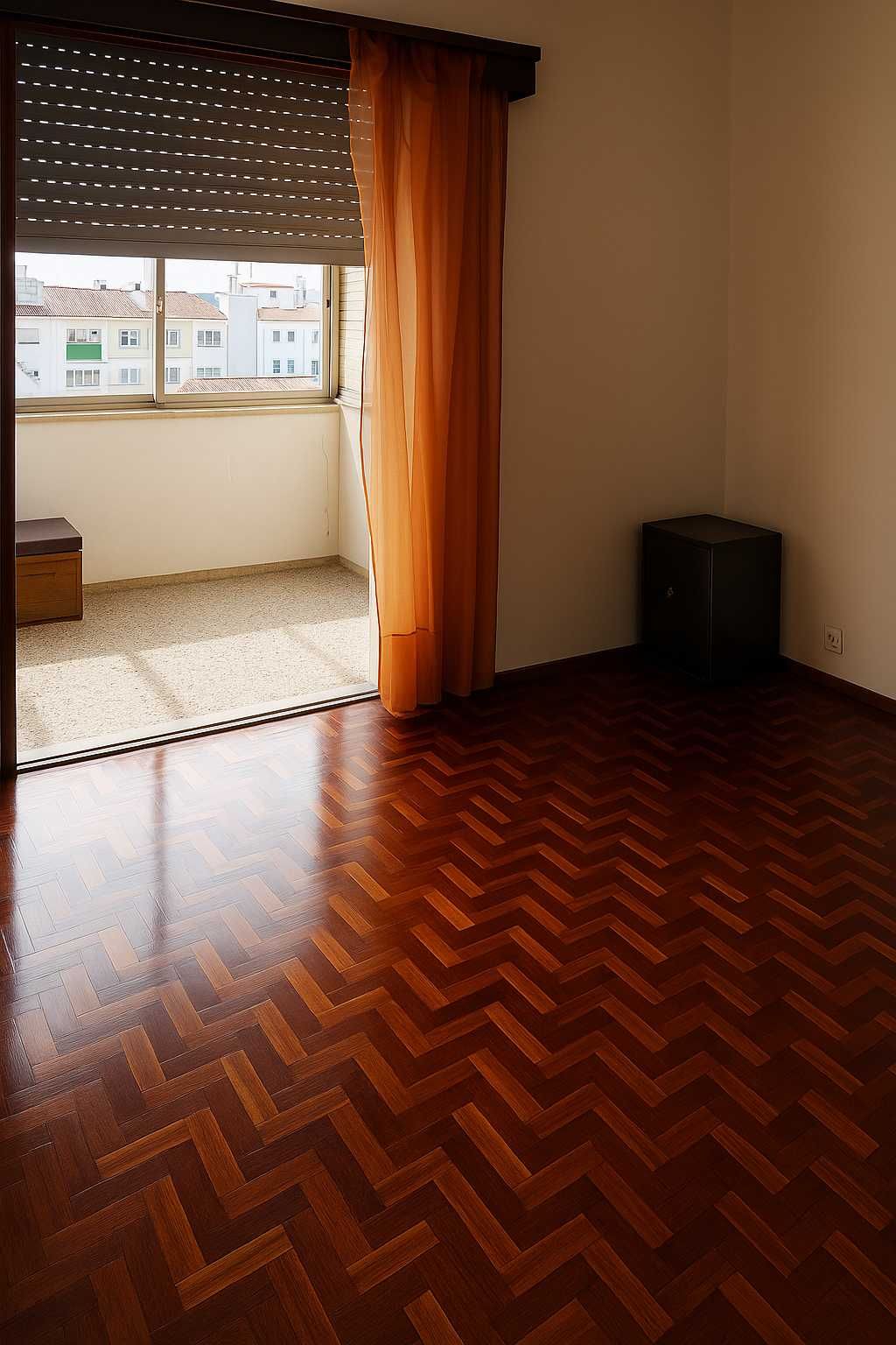 Duplex T4 com 2 Wc's e terraço, junto à Estação de Rio de Mouro